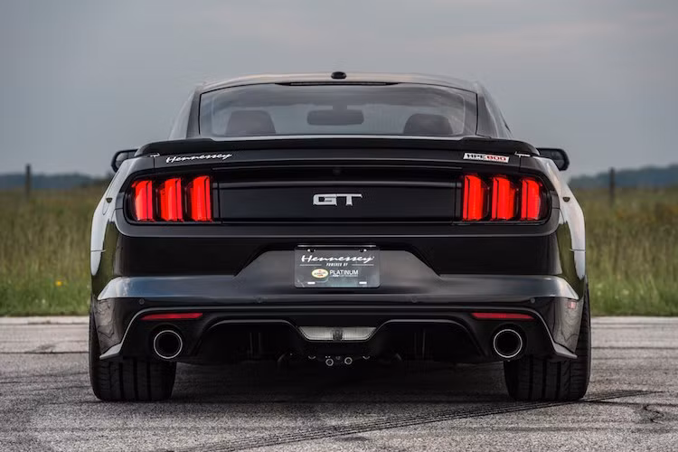 Theo hãng độ Hennessey cho biết, sẽ chỉ có đúng 25 chiếc HPE800 25th Anniversary được chế tạo, với giá lên tới 99.500 USD mỗi chiếc (tương đương 2,21 tỷ đồng).