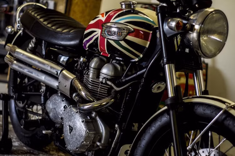 Có số thứ tự sản xuất 47/50, chiếc Scrambler Paul Smith này mới chỉ đi được 4650 km và hiện đang được Addict Motorcycles rao bán.