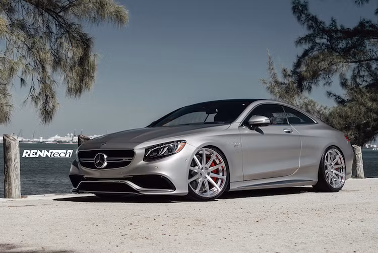 Với tổng giá trị các món phụ tùng của Renntech là 15.300 (tương đương 342 triệu đồng), chiếc S550 không chỉ mạnh mẽ mà còn hấp dẫn hơn. Ngoài ra, gói độ này còn có thể trang bị cho phiên bản S550 Coupe.