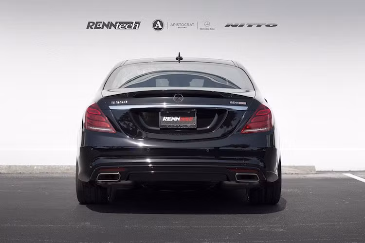 Bên cạnh việc nâng công suất, bộ ECU này còn giúp mở giới hạn tốc độ 220 km/h ban đầu của chiếc xe. So với các món nâng cấp ngoại thất, bộ ECU này có giá khá rẻ, chỉ 2740 USD (tương đương 61,4 triệu đồng).