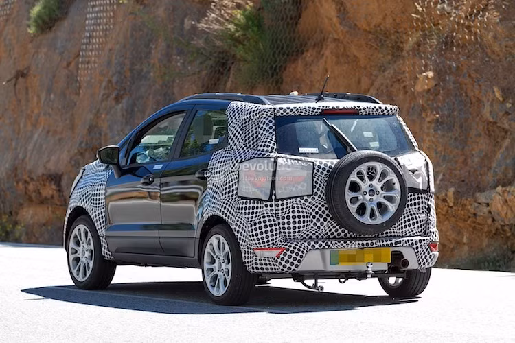 Về thời điểm ra mắt, EcoSport 2017 được dự đoán sẽ xuất hiện lần đầu tại triển lãm ôtô Sao Paolo được tổ chức tại Brazil vào tháng 11. Sau đó, phải tới đầu năm sau trở đi, chiếc xe mới bắt đầu được bán rộng rãi tại các thị trường trên toàn Thế giới.