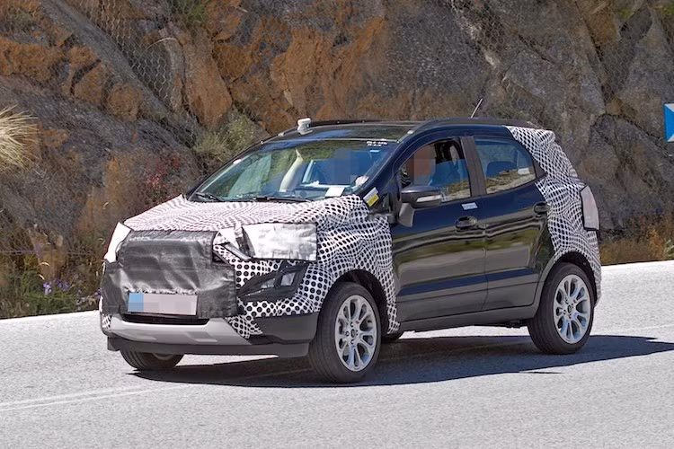 Bên cạnh phần đầu thiết kế mới, thân xe của EcoSport sẽ không có thay đổi gì so với phiên bản hiện tại. Để làm mới chiếc xe, Ford sẽ bổ sung thêm một số tùy chọn màu sơn và mâm đúc mới cho chiếc xe.