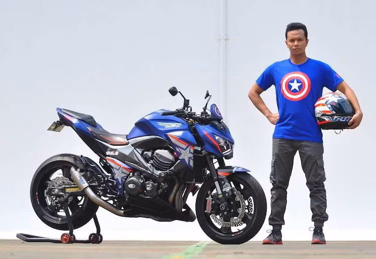 Cùng với một số "đồ chơi" khác như heo Brembo 2 piston và pát biển số rút gọn của R&amp;G, bản độ Z800 Captain America cực ấn tượng và giá trị đã chính thức "ra lò".
