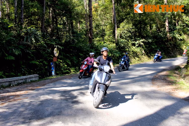 Theo kỹ thuật viên của Piaggio cho biết, hiệu năng của động cơ trên Medley S 150 ổn định trên những cung đường núi này là do chiếc xe được tích hợp cảm biến áp suất và nhiệt độ. Với 2 cảm biến này, ECU có thể điều chỉnh lượng xăng gió một cách tự động để phù hợp với áp suất và nhiệt độ thấp hơn trên núi, khiến động cơ luôn sinh công một cách ổn định.