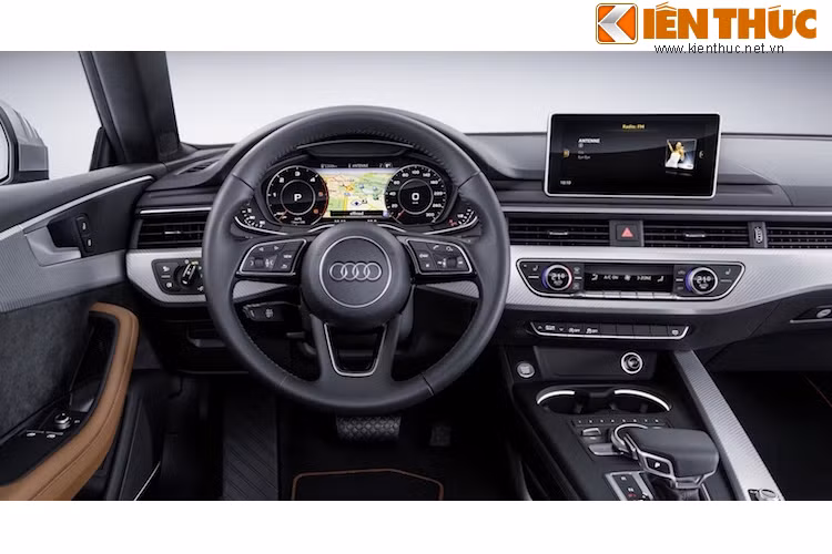 Dù được "bê nguyên" từ A4 thế hệ mới nhưng bảng táp-lô của A5 mới được đánh giá cao bởi thiết kế tối giản đẹp mắt, hạn chế tối đa các nút bấm và tạo sự dễ điều khiển cho người lái. Màn hình hệ thống thông tin giải trí lớn và bảng đồng hồ kỹ thuật số 12,3 inch Virtual Cockpit Display cung cấp những thông tin tới mắt người lái một cách trực quan nhất.