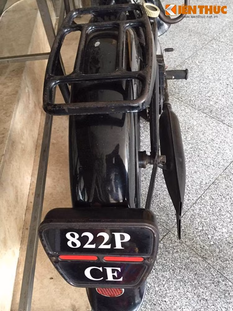 Sau cuộc đại khủng hoảng kinh tế thập niên 30, cũng giống như nhiều hãng xe khác, Terrot phải buộc chuyển sang sản xuất những chiếc xe đạp máy. Tuy nhiên không vì thế mà hãng quên sản xuất những chiếc xe phân khối lớn và thậm chí còn rất thành công trên đường đua ở các thể thức 250, 350 và 500 cc của giải Quốc gia Pháp năm 1932.