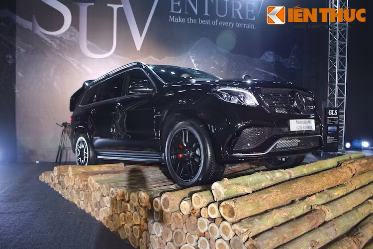 Ở đợt nâng cấp mới nhất này, hãng xe đình đám của Đức muốn tái khẳng định lại rằng mẫu Mercedes GLS-Class có "vị trí như S-Class của thế giới SUV". Chính vì vậy, có thể coi GLS 63 AMG 2016 chính là phiên bản "S63 AMG SUV".
