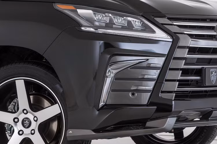 Là một hãng chỉ chuyên sản xuất các gói độ bodykit, khối động cơ V8 5.7 lít của Lexus LX570 2016 vẫn được giữ nguyên. Hiện tại, gói độ body cho LX570 đời mới vẫn chưa được Larte Design công bố giá chính thức.