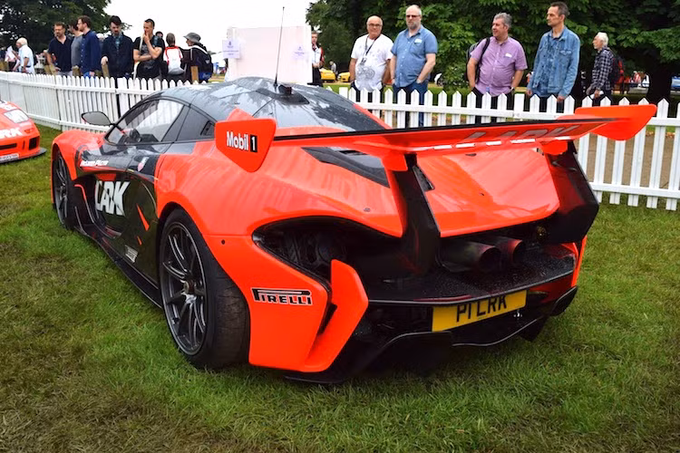 Sẽ có tổng cộng chỉ 35 chiếc P1 GTR được McLaren sản xuất, và chỉ có những khách hàng đã từng sở hữu một chiếc P1 mới có thể đặt hàng mẫu xe mới này. Mức giá niêm yết của McLaren dành cho mỗi chiếc P1 GTR là 3,06 triệu USD. Trong khi đó, những chiếc McLaren F1 ở tất cả các phiên bản hiện nay đều luôn có giá ít nhất khoảng từ 5 triệu USD trở lên nếu như được "trao tay".