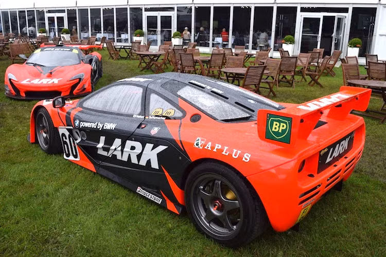 Dù sử dụng động cơ V12 6.0l nạp khí tự nhiên từ BMW như phiên bản gốc nhưng trên thực tế, công suất của xe đua F1 GTR yếu hơn. Chiếc xe bị giới hạn công suất ở mức 600 mã lực theo luật của giải GT1, thay vị 627 mã lực như F1 GTR thường.