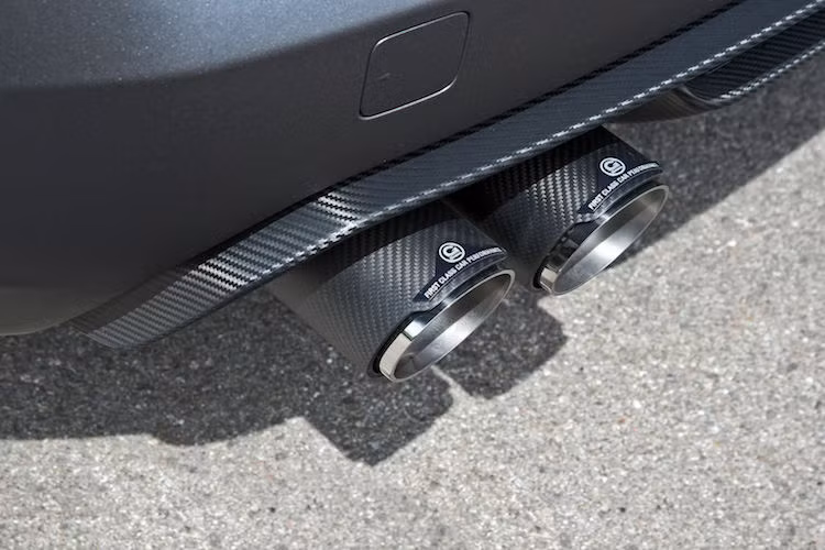 Nhờ công suất lớn hơn nên dù có trọng lượng lên tới gần 2,4 tấn, chiếc BMW X5 M độ G-Power có thể chạy hết đường đua drag 402 m chi trong 11,5 giâu và đạt tốc độ tối đa ngoài 300 km/h.