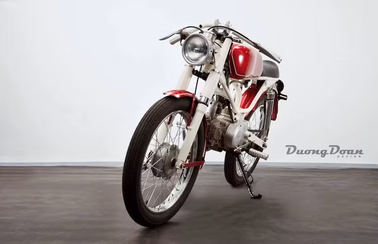 Khi nhắc tới xe côn tay Honda, bên cạnh Honda 67, người Việt sẽ dễ dàng nhớ tới chiếc những chiếc Honda Win 100 nhập khẩu từ Indonesia. Đối với anh Dương - chủ xưởng DuongDoan Design, dòng xe này đã tạo ấn tượng đặc biệt khi được chứng kiến chiếc xe của người bố đưa về nhà vào mùa hè năm 1997.