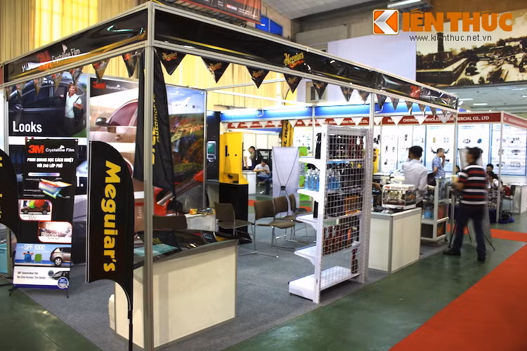 Số lượng các thương hiệu tới từ các nước phương Tây tại triển lãm cũng cực kỳ ít, bao gồm các sản phẩm chăm sóc xe của hãng 3M, Megular's và linh kiện xe.