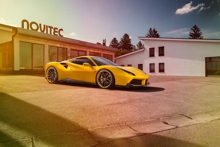 Sợi carbon cũng là lựa chọn của Novitec Rosso để độ lại phía trong cabin của xe, tuy nhiên trong thời điểm hiện tại hãng độ này hiện chưa công bố bức ảnh chụp nội thất nào của chiếc 488 GTB đã được "chế" lại.