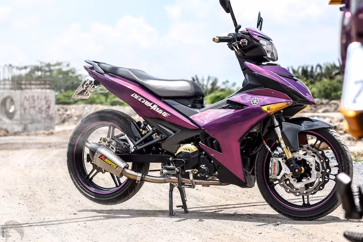 Kể từ khi ra mắt, Yamaha Exciter 150 đã kế thừa "ngôi vương" trong phân khúc xe máy underbone côn tay từ người anh em Exciter 135, đồng thời trở thành một trong những dòng xe được độ nhiều nhất Việt Nam với nhiều bản độ cực "khủng" và độc đáo.