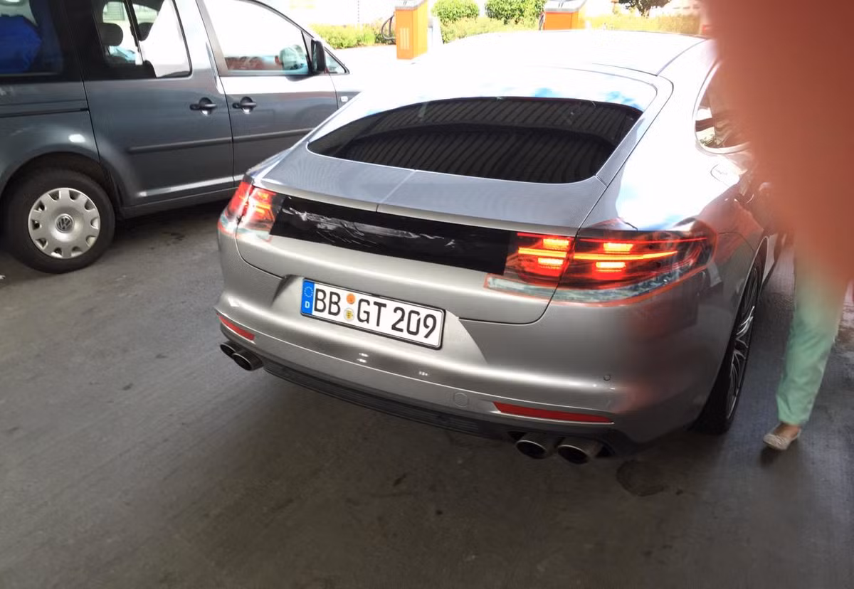 Theo ông Gernot Dollner - Phụ trách dự án Porsche Panamera cho biết, phiên bản Panamera Turbo sẽ có khả năng hoàn thành 1 vòng trường đua Nurburgring nhanh hơn cả dòng siêu xe hàng đầu Carrera GT trước đây. Porsche Panamera thế hệ mới sẽ được chính thức ra mắt vào ngày 28/6/2016 tới.