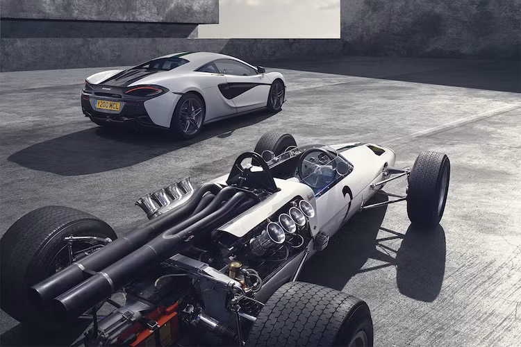 McLaren không công bố các thay đổi bên trong nội thất của 570S M2B. Tuy nhiên nhiều khả năng cabin của chiếc xe cũng sẽ có một số chi tiết đặc biệt hơn bản 570S thường.