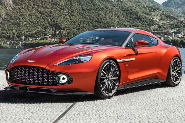 Aston Martin Vanquish Zagato là mẫu siêu xe ý tưởng mới nhất được hãng siêu xe Anh hợp tác với hãng thiết kế Zagato nổi tiếng của Ý. Mối quan hệ giữa 2 tên tuổi này đã kéo dài qua hơn 5 thập kỷ với hàng loạt những phiên bản siêu xe đặc biệt.