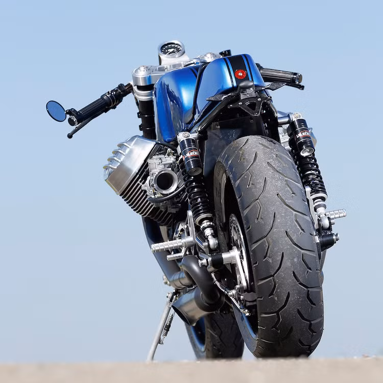 Hệ thống phuộc sau kép của Risotto do Ohlins cung cấp, trong khi những chiếc lốp xe là loại Night Dragon của Pirelli. Radical Guzzi cung cấp 2 kiểu mâm xe cho khách hàng là bánh căm hoặc mâm nhôm đúc đặc của RevTech.