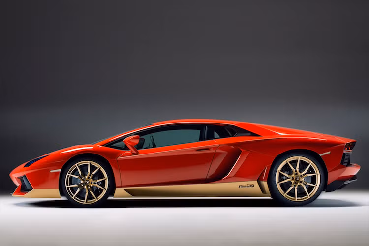 Lamborghini Aventador Miura Homage sẽ được trưng bày lần đầu tại lễ hội tốc độ Goodwood diễn ra vào cuối tuần này. Sau đó, Lamborghini sẽ chỉ sản xuất giới hạn 50 chiếc trên toàn Thế giới.