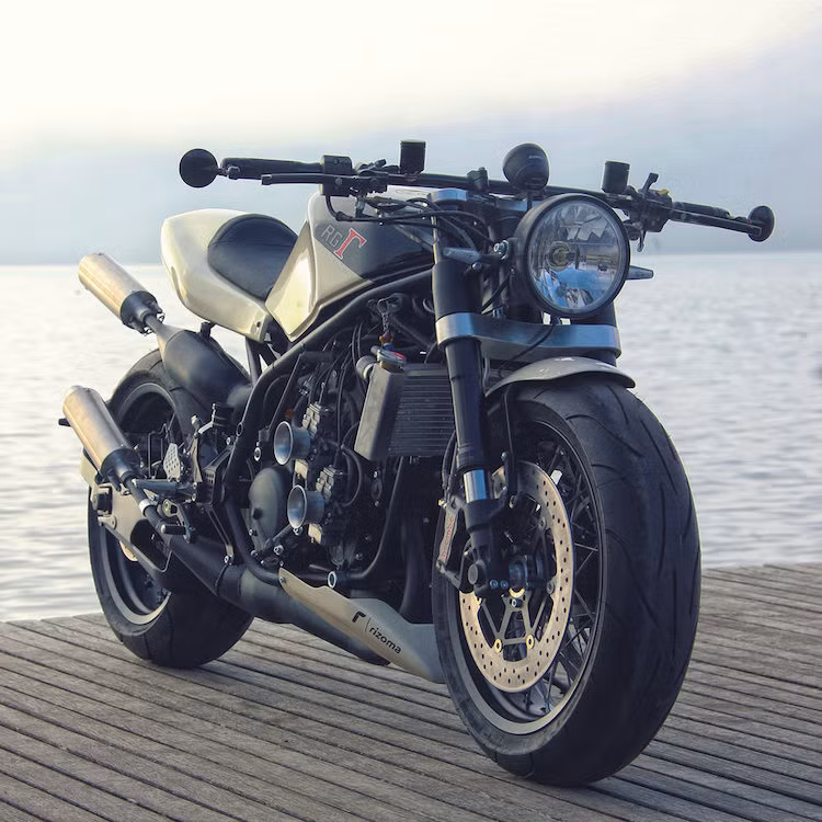 Dù không "gây sốc" như những bản độ trước đây đã từng được Lazareth tạo ra, nhưng chiếc RG500 của anh vẫn đầy độc đáo và cá tính với kiểu dáng hoài cổ nhưng cực "ngầu". Và chắc chắn rằng nó sẽ dễ điều khiển hơn "tuyệt phẩm" nổi tiếng nhất của anh là chiếc Lazareth LM847 với động cơ của siêu xe Maserati GranTurismo!