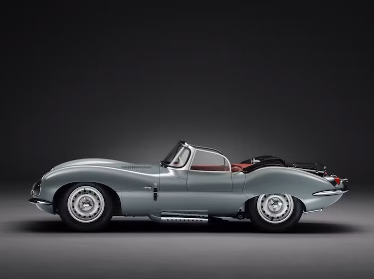 Để tận dụng số xe này, ngài William Lyons - một trong hai người đồng sáng lập Jaguar đã nảy ra ý tưởng biến những chiếc xe đua Jaguar D-Type đang sản xuất dở thành xe thương mại. Và thế là những chiếc xe XKSS đầu tiên đã được ra đời vào năm 1957.