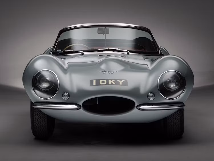 Lịch sử của Jaguar XKSS bắt đầu từ năm 1956, khi Jaguar quyết định rút khỏi các cuộc đua đường trường vào cuối năm này. Lúc đó, nhà máy Browns Lane của hãng vẫn còn một loạt những chiếc xe đua Jaguar D-Type đã và đang hoàn thành.