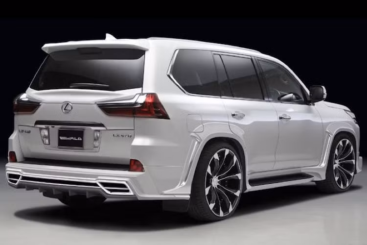 Dù không "động chạm" tới hệ động lực của LX570, nhưng hãng độ Wald International có thể nâng cấp hệ thống phanh của xe lên với các heo phanh có tới 8 piston (!) mỗi chiếc.