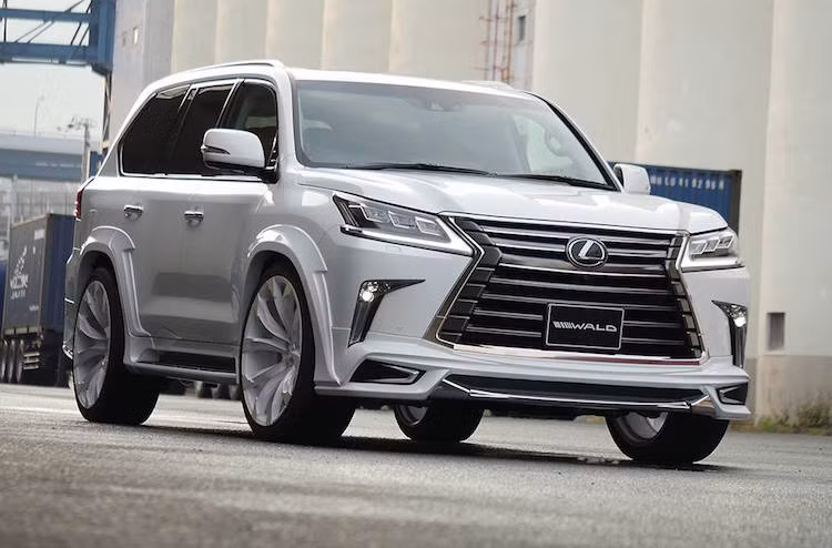 Wald International là một hãng độ nổi tiếng tại Nhật Bản, "chuyên trị" sản xuất các gói độ ngoại thất cho nhiều dòng xe khác nhau từ các thương hiệu hạng sang như Lexus, Mercedes, BMW, Audi... Chính vì vậy, khi Lexus LX570 2016 bản nâng cấp được công bố, hãng cũng đã nhanh chóng tạo ra một gói độ riêng cho chiếc xe.