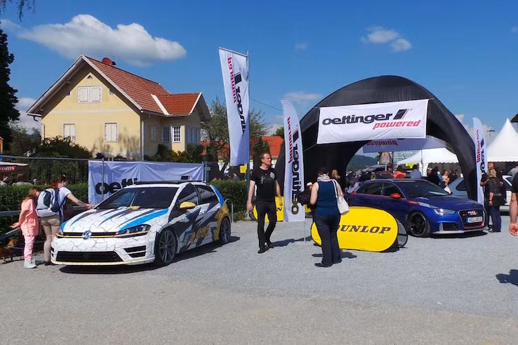 Bên cạnh Volkswagen, nhiều hãng độ cũng góp mặt tại Worthersee với gian hàng riêng. Hãng độ Oettinger năm nay đã đem tới một chiếc Golf R được độ với động cơ mạnh tới 500 mã lực.