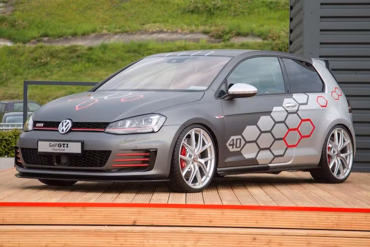 Là nhà tổ chức, Volkswagen cũng có khu vực trưng bày lớn nhất tại Worthersee với một loạt các dòng xe "hàng độc". Năm nay, hãng đã đem tới các phiên bản đặc biệt của Golf như GTI Passion, GTI Clubsport S, R Variant và nhiều mẫu xe "hàng thửa" khác.