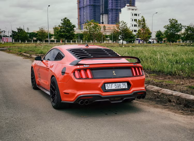 Với tổng số tiền độ lên tới hơn 500 triệu đồng, hiện tại đây là một trong những chiếc Ford Mustang EcoBoost "khủng" nhất tại Việt Nam.