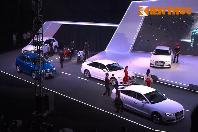 11 xe sang Audi bao gồm Audi TT Coupe, Audi A4 mới, A5 Sportback quattro, A6 sedan, A7 Sportback quattro, A8L quattro, Q3 quattro, Q5 quattro, Q7 quattro mới và Audi R8 Coupe sẽ được thể hiện một cách năng động như những vị khách mời đặc biệt của sự kiện.