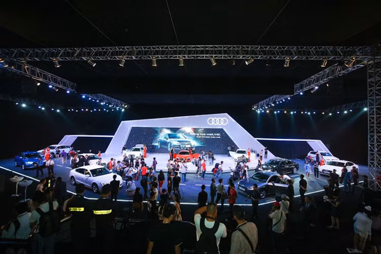 Trong 4 ngày từ 9 -12/6/2016, Audi Việt Nam sẽ tổ chức triển lãm xe riêng mang tên - Audi Progressive 2016 tại sân vận động Quần Ngựa với dàn xe mới nhất hiện nay của hãng, trong đó có một số mẫu xe thể thao, xe sang và siêu xe đẳng cấp.