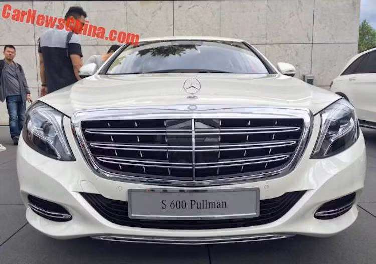 Giống như Mercedes Maybach S600, Maybach Pullman sử dụng động cơ tăng áp kép V12 6,0 lít, đem tới công suất tối đa 530 mã lực và mô men xoắn cực đại 830 Nm. Theo Mercedes, hãng sẽ bắt đầu đưa Maybach Pullman tới tay khách hàng trong năm nay, với giá khởi điểm cho phiên bản không bọc thép từ 570.000 USD.