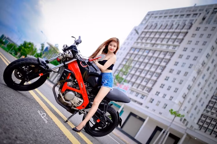  Môtô Honda VT250 Spada là một mẫu xe naked-bike dung tích 250 cc, được ra mắt tại Nhật Bản vào năm 1988 và dừng sản xuất chỉ 1 năm sau đó. Nếu như ngày nay Honda tung ra một chiếc naked bike với khung nhôm đúc và động cơ V-Twin 250 cc 45 mã lực như VT250 Spada, chắc chắn nó sẽ bán "chạy như tôm tươi".