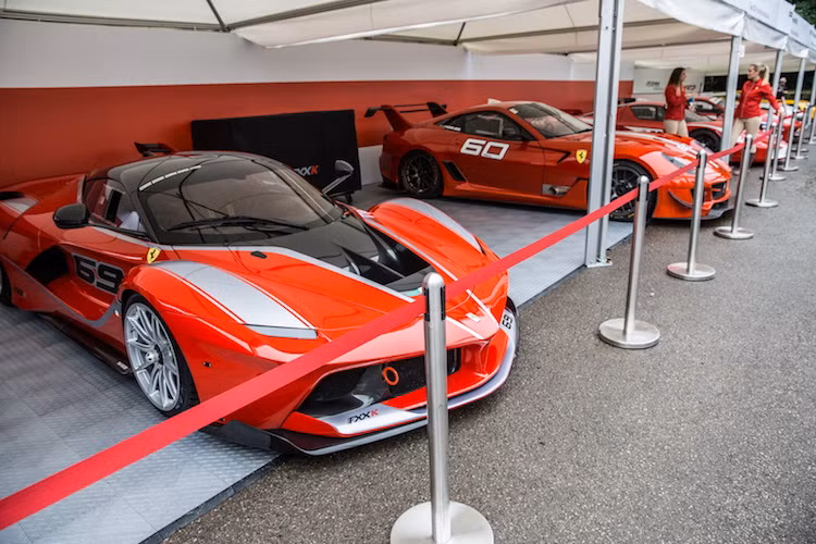 Ngoài những dòng xe sản xuất hàng loạt, Ferrari còn có một khu vực riêng để trưng bày những chiếc xe đua hoặc siêu xe "chạy trường" mang tên Corse Clienti. Đương nhiên, mẫu siêu xe mới nhất ở khu vực này sẽ là phiên bản đua của LaFerrari với tên gọi FXX-K.