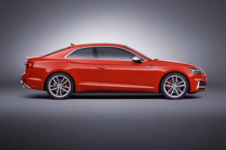 Phiên bản này có khả năng tăng tốc từ 0-100 km/h trong 4,7 giây, đạt tốc độ tối đa 250 km/h và chỉ tiêu thụ 7,3 lít xăng/100 km. Ngoài ra trong tương lai, Audi còn có thể tung ra thêm phiên bản siêu mạnh RS5 với động cơ V8 tăng áp kép 4 lít.