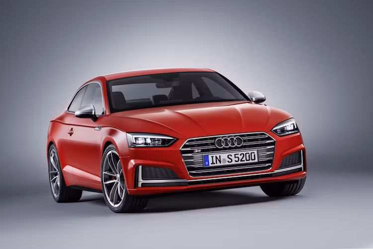 Phiên bản cao cấp và mạnh mẽ nhất hiện nay của A5 là chiếc S5 thể thao, được trang bị động cơ xăng tăng áp 3.0l V6, đưa sức mạnh 350 mã lực tới 4 bánh qua hệ thống quattro và hộp số tự động 8 cấp.