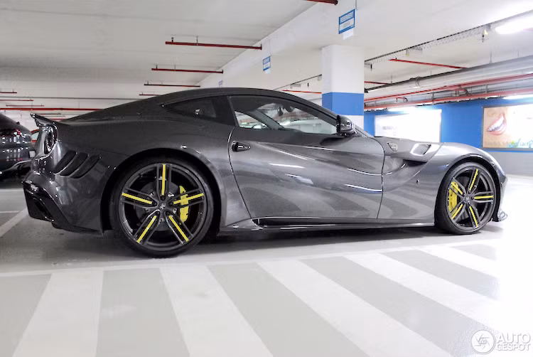 Hiện tại, có thể nói Mansory Stallone đang là một trong những phiên bản độ Ferrari F12 Berlinetta "khủng" nhất Thế giới. Trên bản độ này, toàn bộ cản trước và nắp ca-pô của xe đã được làm từ sợi carbon và có thiết kế mới, mang phong cách những chiếc xe đua F1.