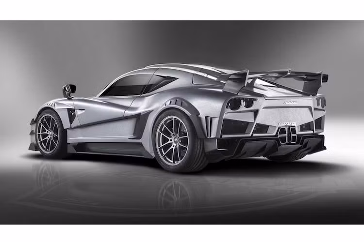 Cùng với hộp số tuần tự 6 cấp, chiếc siêu xe "vô danh" này có thể tăng tốc từ 0-100 km/h chỉ trong 2,7 giây và tốc độ tối đa 402 km/h.