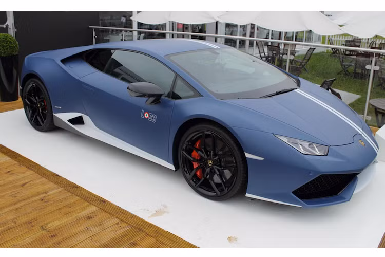 Phiên bản đặc biệt Lamborghini Huracan Avio lấy cảm hứng từ những chiếc máy bay chiến đấu của không lực Ý và sẽ chỉ được sản xuất giới hạn 250 chiếc trên toàn Thế giới cũng đã góp mặt tại Goodwood. Theo thông tin từ đại diện Lamborghini Việt Nam, những khách hàng có nhu cầu sở hữu Huracan Avio có thể đặt hàng chiếc xe ngay từ bây giờ với giá 14,89 tỷ đồng, và mức giá này sẽ giữ nguyên sau ngày 1/7/2016.