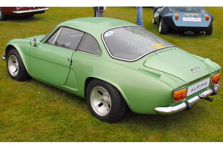 Alpine là nhà sản xuất xe thể thao của Pháp được thành lập vào năm 1955, mua lại bởi Renault năm 1973 và bị giải thể năm 1995. Trong các sản phẩm của hãng, chiếc Renault Alpine 110 là dòng xe nổi tiếng nhất khi đã từng giành chiến thắng tại các chặng đua WRC mùa giải 1973.