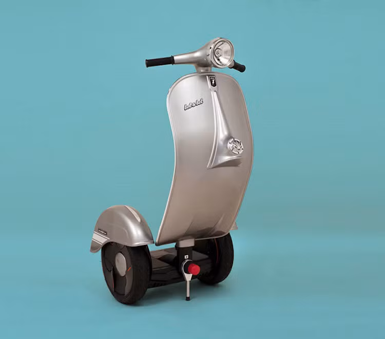 Một điểm mạnh khác của Zero-Scooter đó là khách hàng có thể đặt chiếc xe theo mọi màu mà họ ưa thích. Nó cũng có kích thước cực nhỏ gọn với trọng lượng 25 kg và bề rộng chỉ 60 cm.