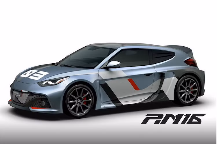 Giống như những chiếc RM của năm ngoái, phiên bản RM16 N mới nhất vẫn sở hữu động cơ 2.0l 4 xi-lanh tăng áp T-GDI với turbo chạy điện, cho công suất 296 mã lực và mô-men xoắn 383 Nm. Không giống như một chiếc Veloster bình thường, chiếc xe có hộp số sàn 6 cấp, dẫn động cầu sau và được trang bị khóa vi sai điện tử.