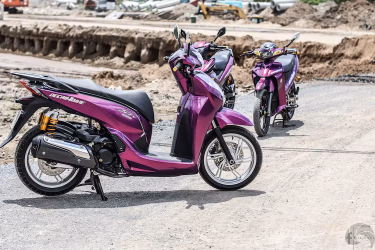 Chỉ bằng cách "trang điểm" nhẹ nhàng", chiếc SH300i vẫn giữ lại được sự sang trọng, lịch sự của xe nguyên bản nhưng đồng thời sở hữu "cá tính" riêng.