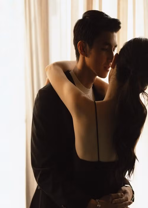 Trước thông tin đã kết hôn, Phương Nga phủ nhận. Cô cho biết tờ khai lý lịch đó chỉ là bản viết nháp cô gửi cho Bình An để trêu chọc.