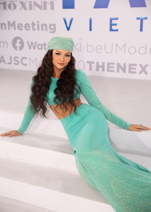 H’hen Niê vẫn giữ được độ hot sau 5 năm đăng quang.