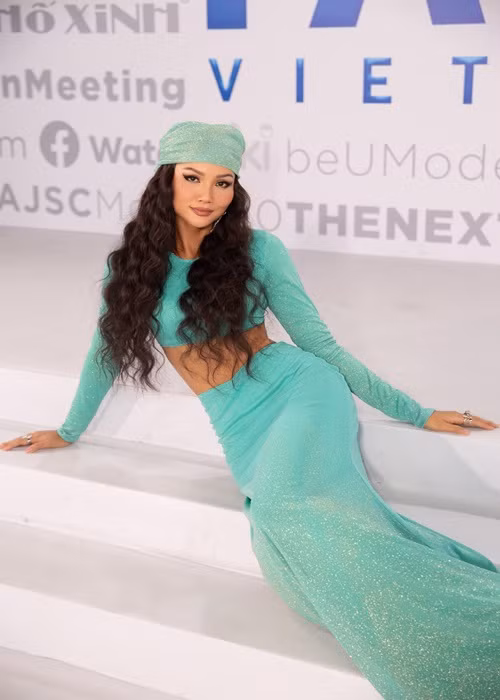 H’hen Niê vẫn giữ được độ hot sau 5 năm đăng quang.