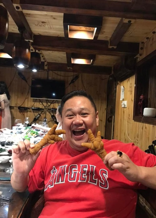 Ngoài ra, Minh Béo vướng lùm xùm cho người đi phát vé miễn phí nhưng vẫn trưng bảng "hết vé", có những phát ngôn thô tục trên trang cá nhân, ám chỉ antifan, nhắc đến Mỹ Tâm kèm những cụm từ thiếu tôn trọng, bị tố lợi dụng lòng tốt nhằm chiếm đoạt thương hiệu trà tắc cho riêng mình. Ảnh: FBNV